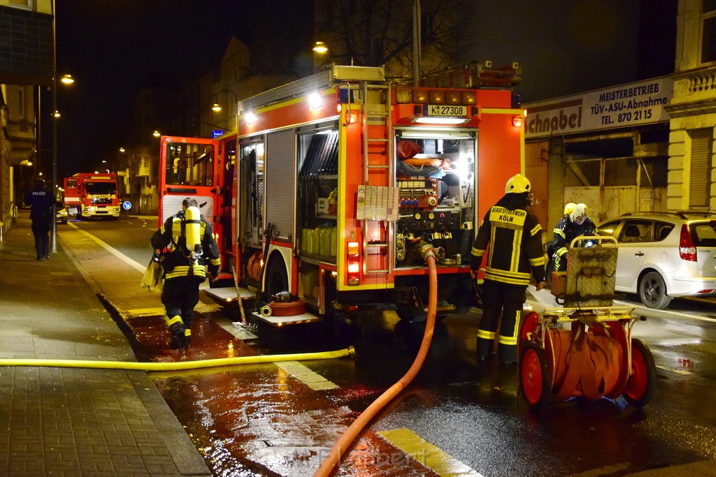 Feuer Hinterhof Garagen Koeln Hoehenberg Olpenerstr P146.JPG - Miklos Laubert